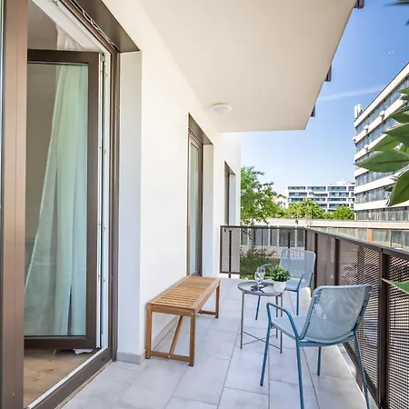 - Balcony - Stylish - Bright - Comfortable *