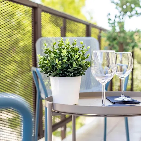- Balcony - Stylish - Bright - Comfortable *