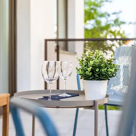 - Balcony - Stylish - Bright - Comfortable Apartament